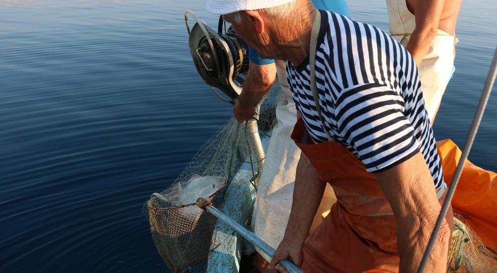 Ribarenje s osebujnim lokalnim ribarom