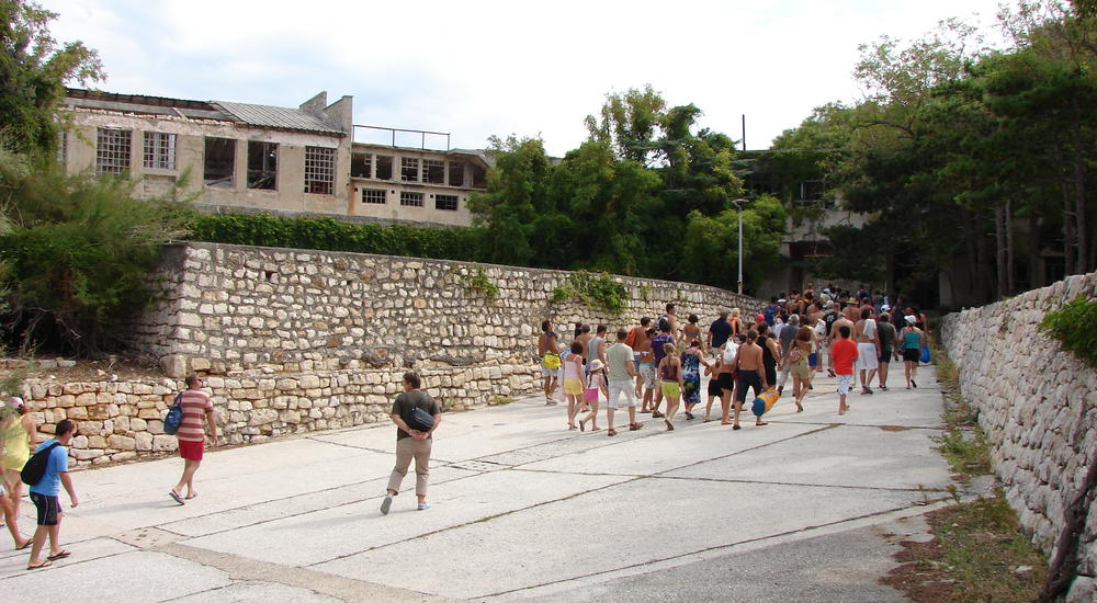 Izlet brodom na Goli otok i na Rajsku plažu (otok Rab)