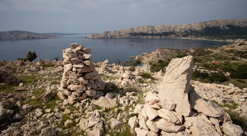 Easy climbing and abseiling accompanied by a guide