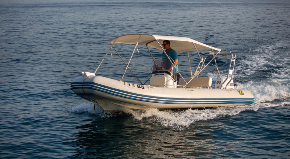 Rent a Boat Zodiac Medline 550 for 8 people