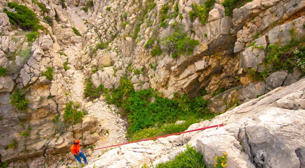 Lagano penjanje i spuštanje po užetu (abseil) u pratnji vodiča