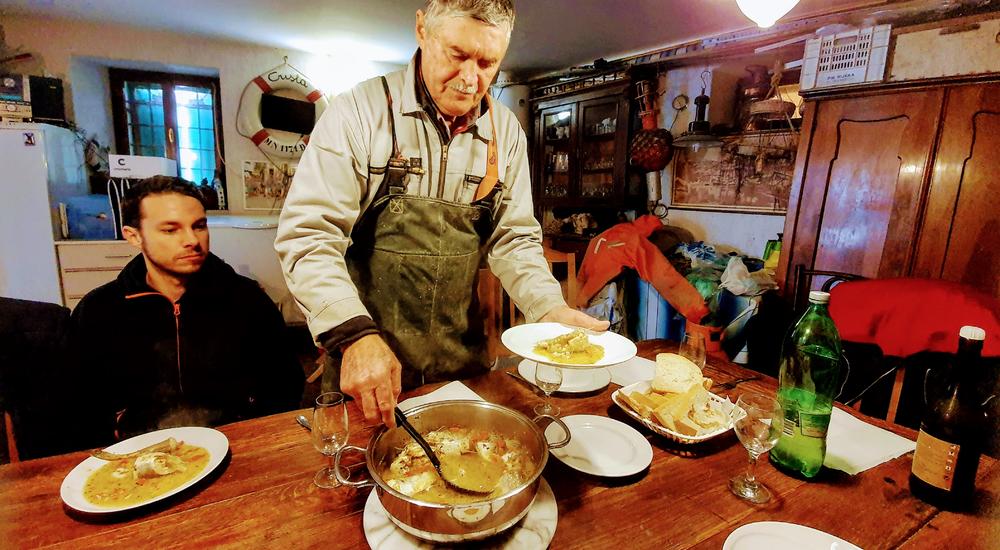 Ribarenje s osebujnim lokalnim ribarom