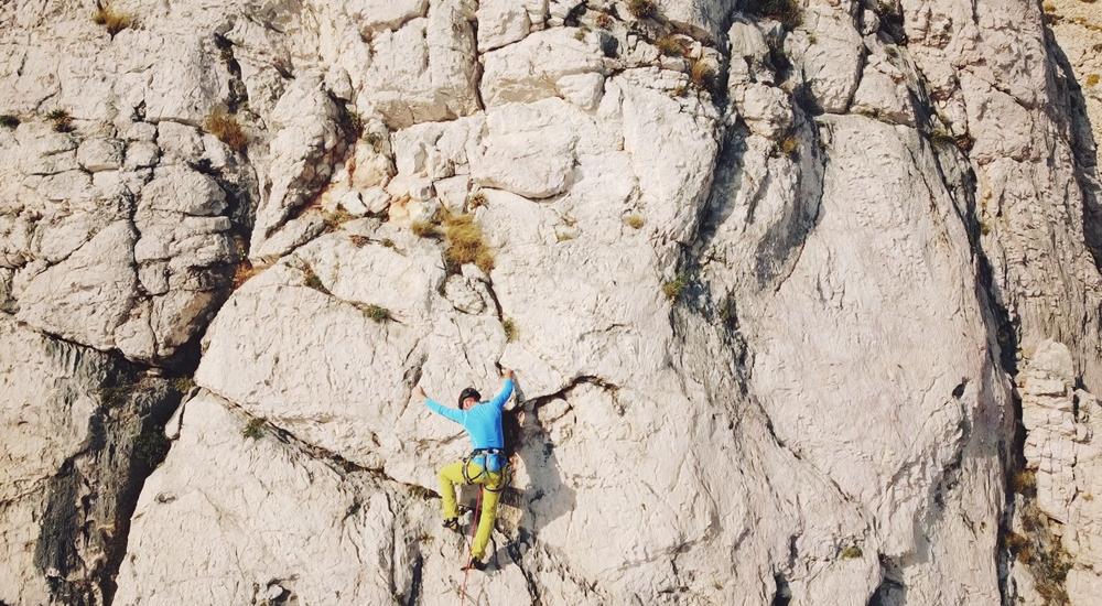 Free rock climbing above the Baška