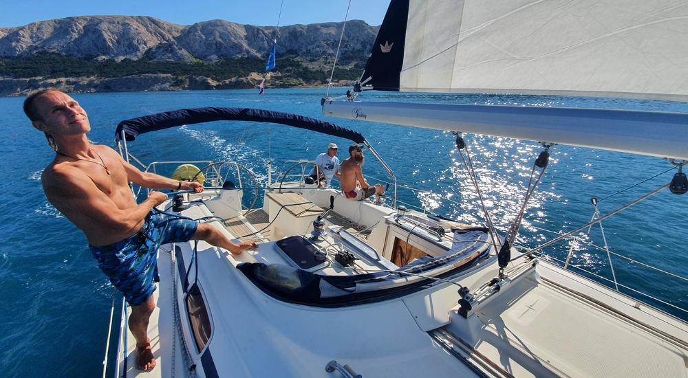 Mezza giornata in un'avventura in barca a vela da Baška