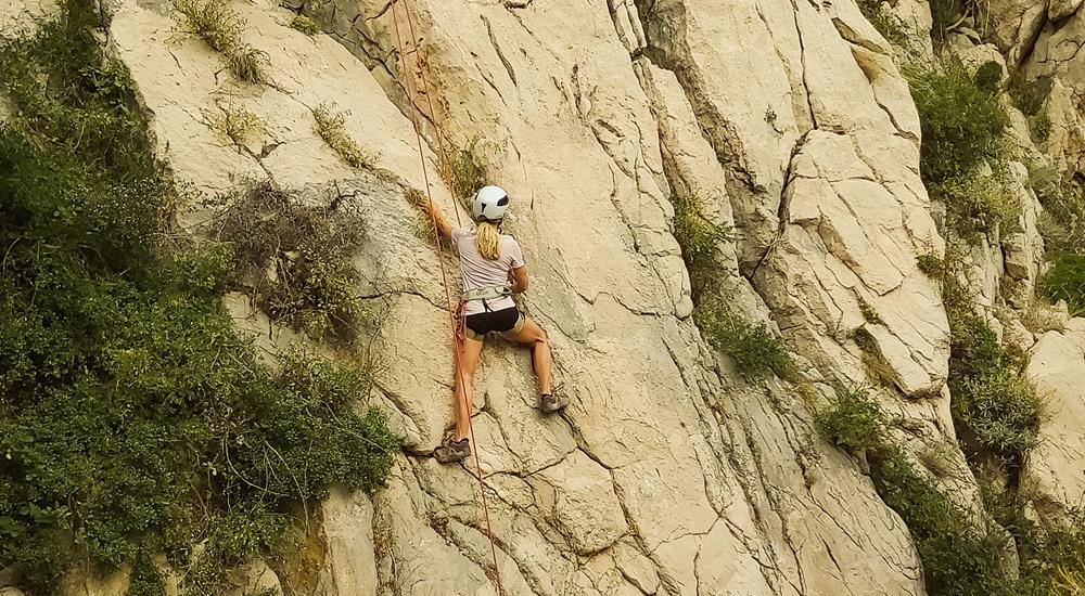 Leichtes Klettern und Abseilen in Begleitung eines Guides