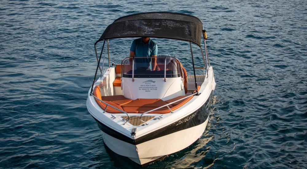 Rent a Boat Barracuda 545 for 8 people