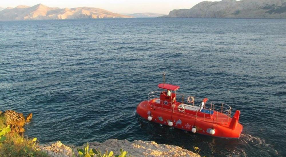 A ride with a semi-submarine for children in Baška