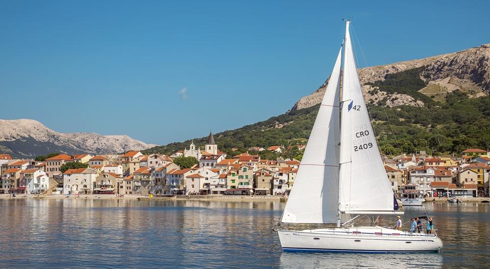 Panoramic sailing in the Baška bay