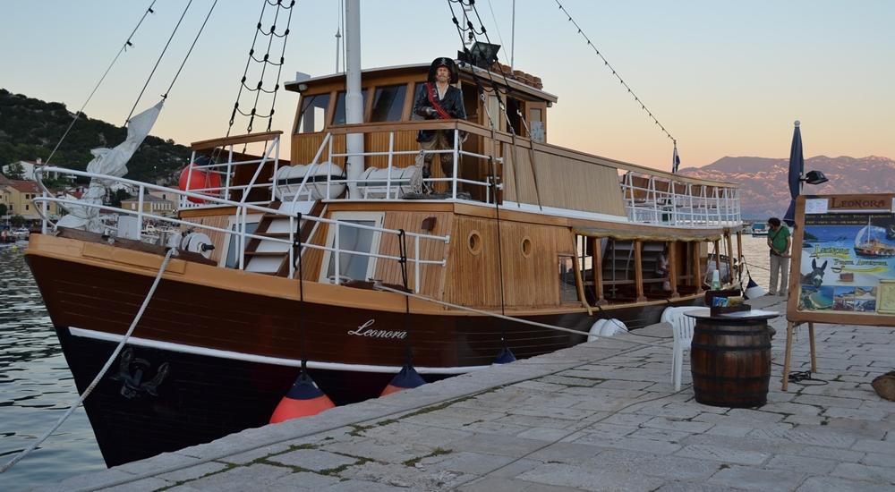 Evening panoramic boat ride in Baška