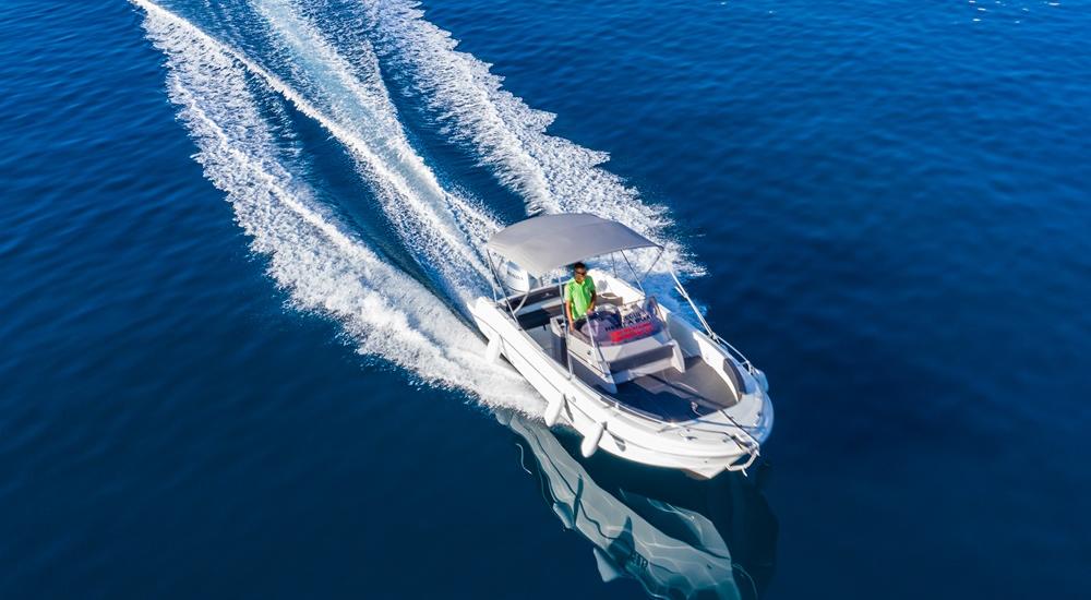 Rent a boat Atlantic Marine 670 for 10 persons