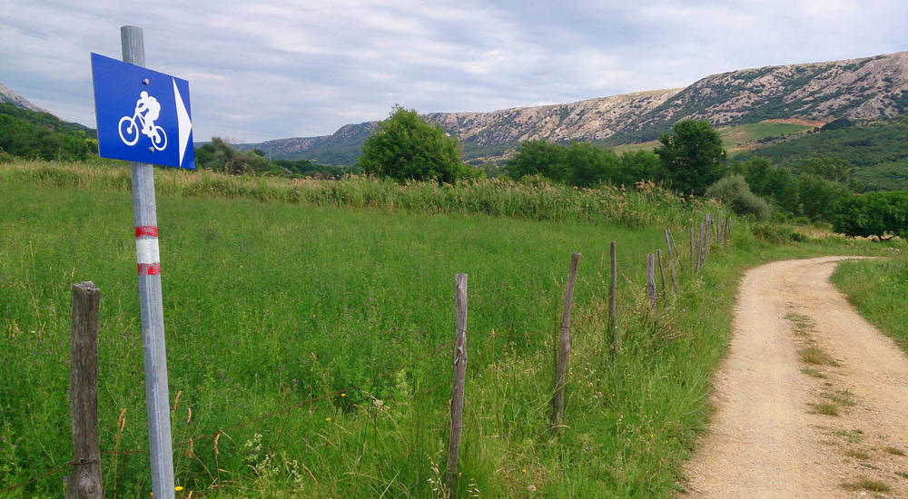 Facile tour in e-bicicletta in campagna a Baška